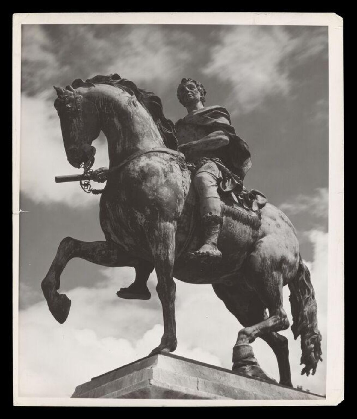 Hinde, John Wilfrid, Statue of William III
