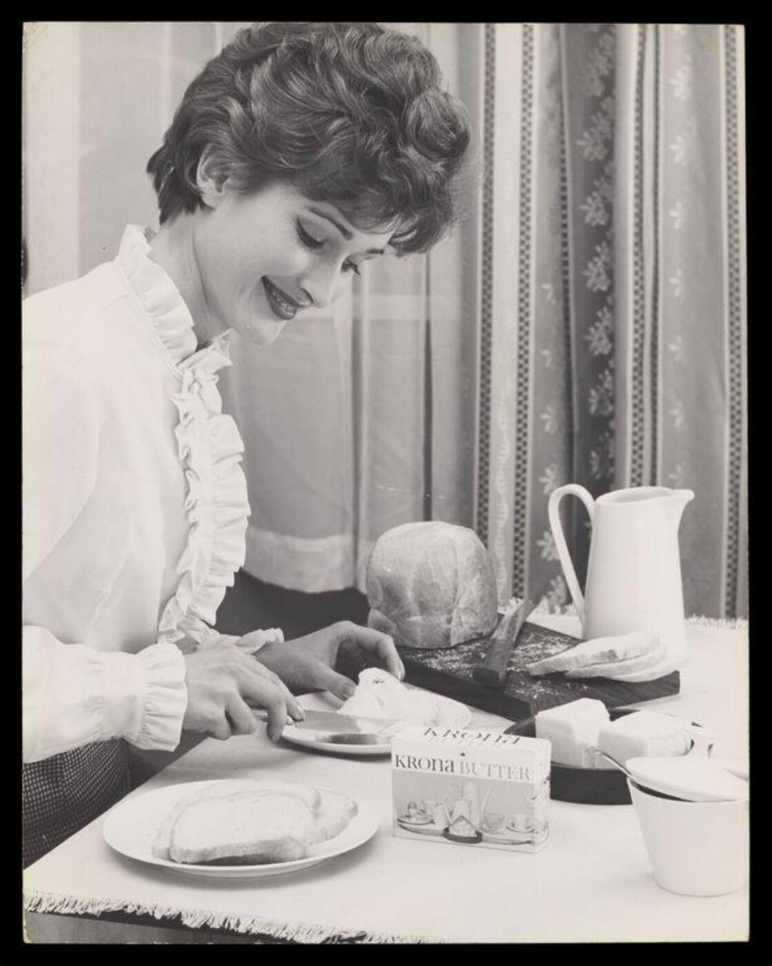 Jarvis, Don, Woman Spreading Krona Butter